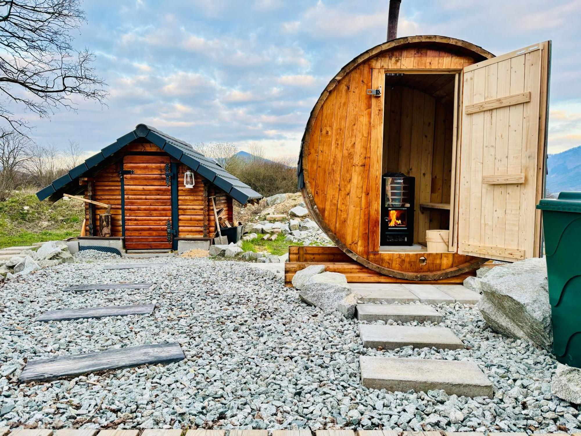 Tiny House With Mountain Views Apartment Turany Exterior photo